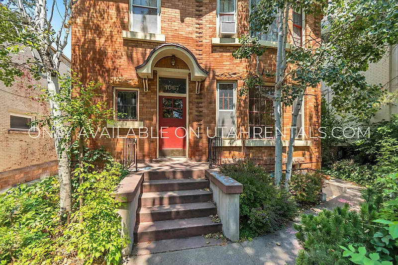 2 bed, 1.0 bath, $1,825 — Photo 3