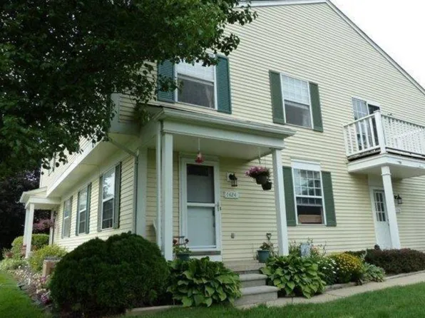 1424 Harbor Dr, Walled Lake, MI 48390