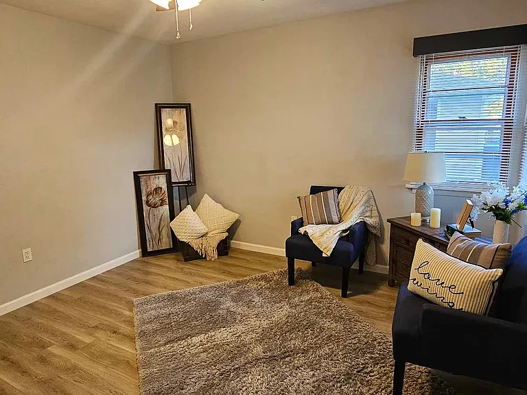 10 Carolyn St — Photo 24