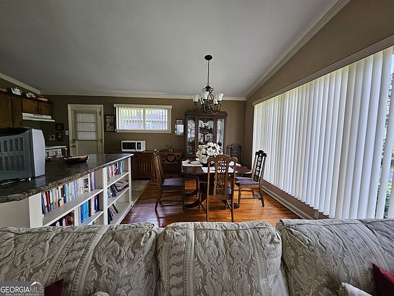 5th image of 10 Azalea St SE