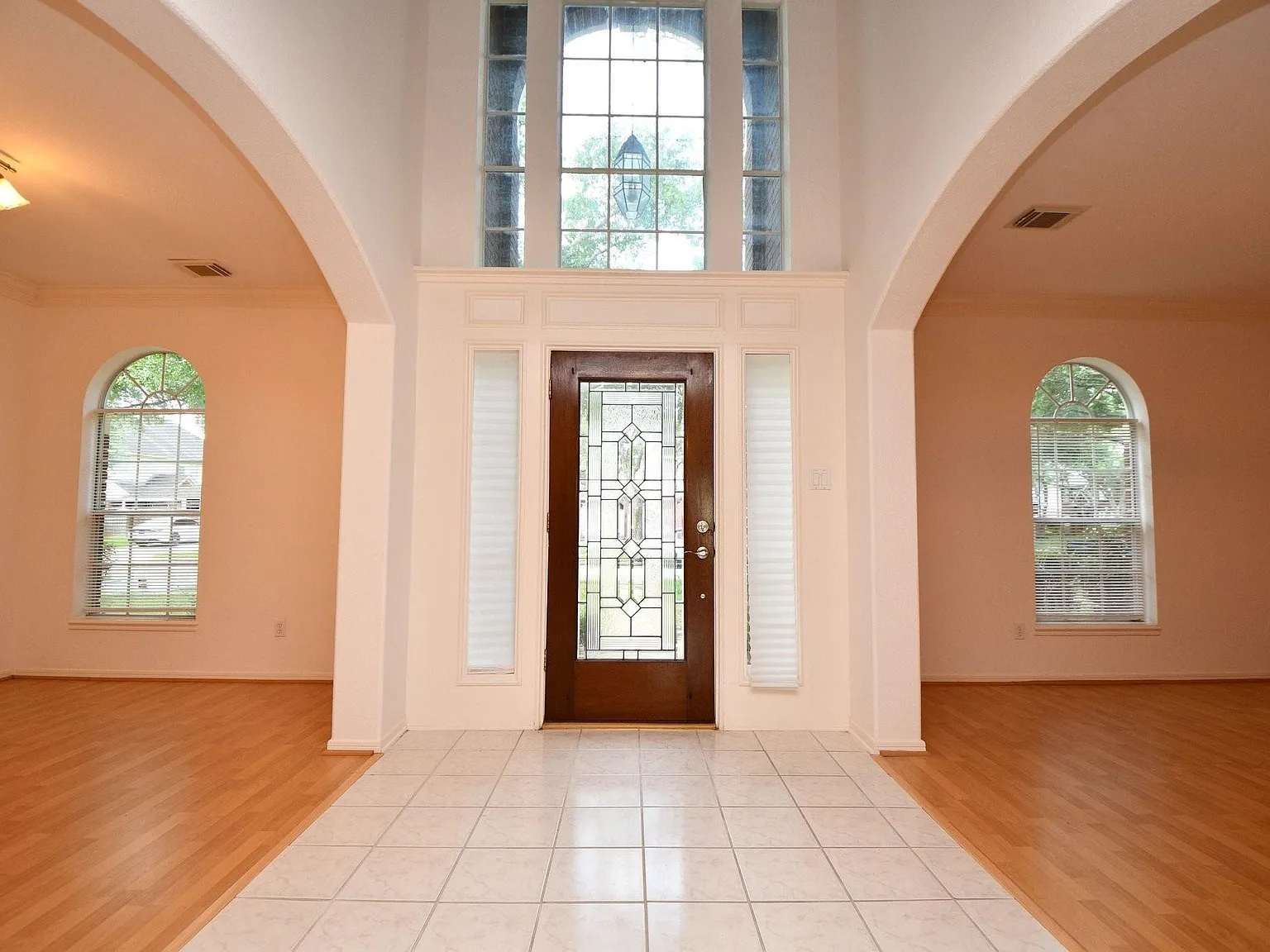 4 bed, 3.5 bath, 3407 sqft, $3,000 — Photo 4