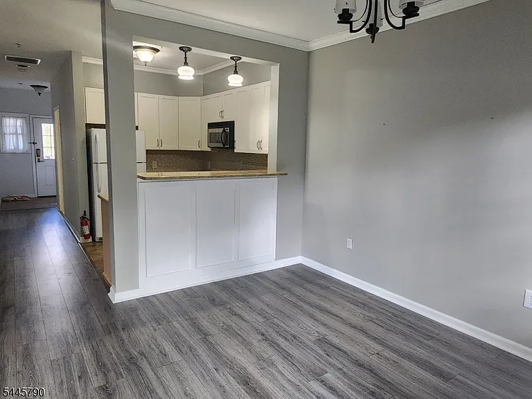 10 Maple Cres #13 — Photo 10