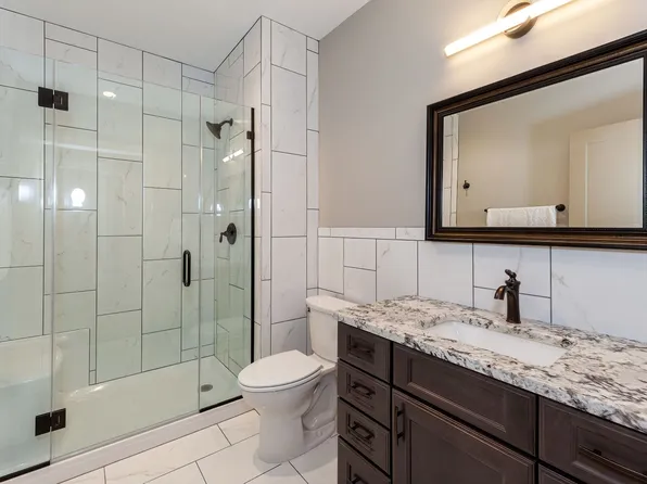 Isaac Executive Suites, 2675 Sycamore Rd, Dekalb, IL 60115