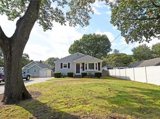 40 Bailey St, Rumford, RI 02916