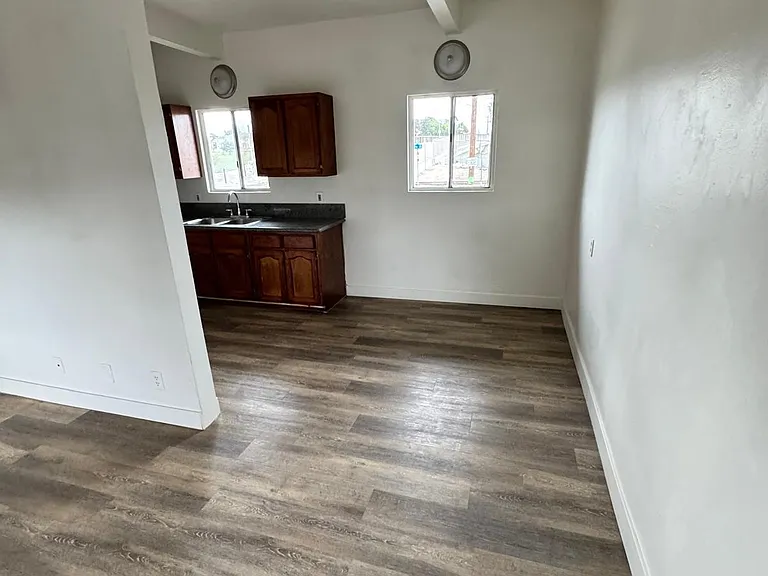 11710 S Budlong Ave #10 — Photo 5