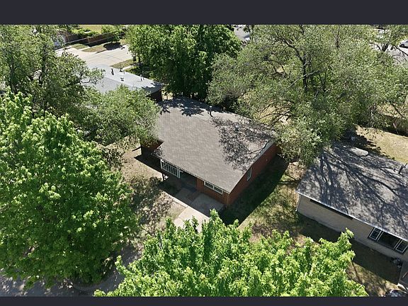 2nd image of 1227 E Alturas Ave