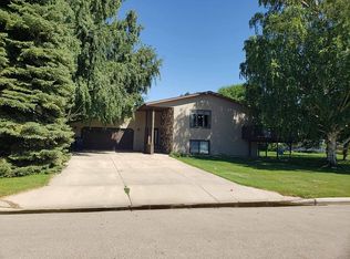 410 S 12th St, Oakes, ND 58474