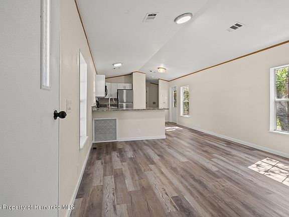 5th image of 3345 Ballard St