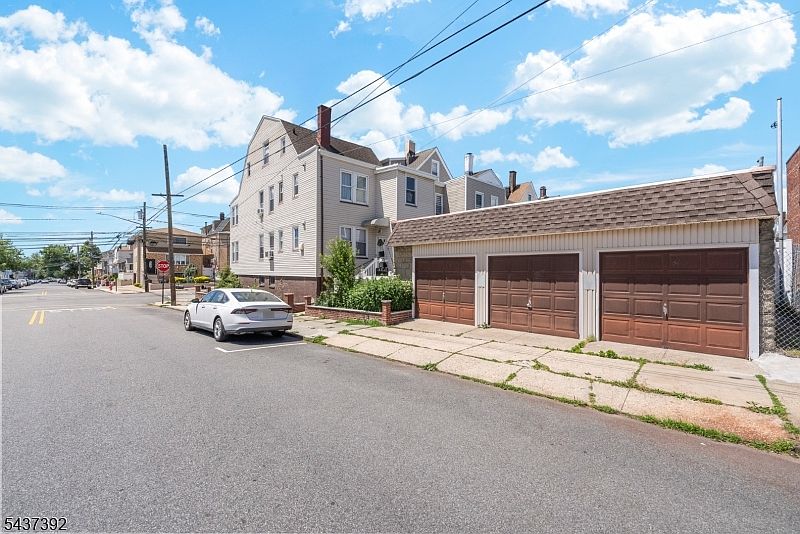 1st image of 105 Bergen Ave