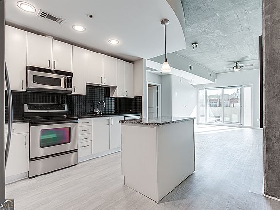 2nd image of 250 Pharr Rd #216
