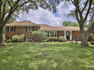 303 E Camp McDonald Rd, Prospect Heights, IL 60070