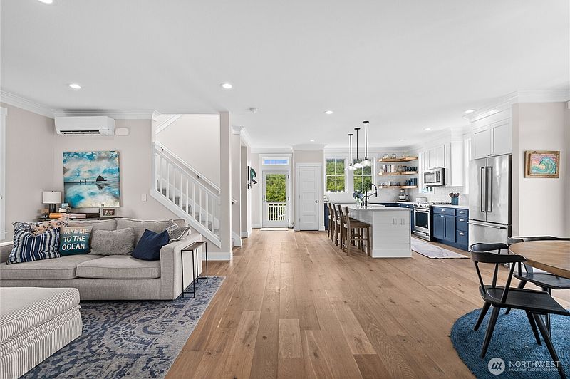5th image of 310 Compass Street