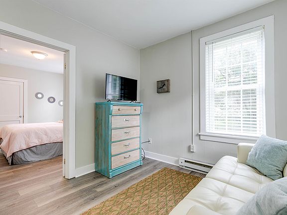 3rd image of 109 S Kalmia Ave