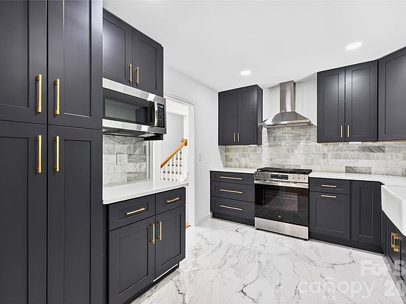 2nd image of 5938 Sharon Rd