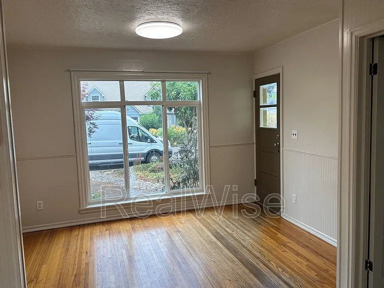 364 W Selmar Ct — Photo 8