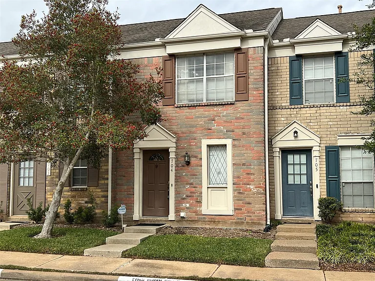 2910 Grants Lake Blvd #704 — Photo 2