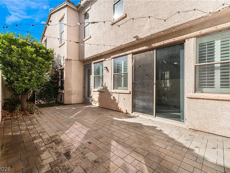 2348 Brooklyn Bridge St — Photo 36