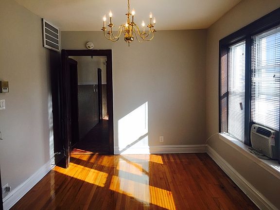 3rd image of 2935 N Fairfield Ave APT 2