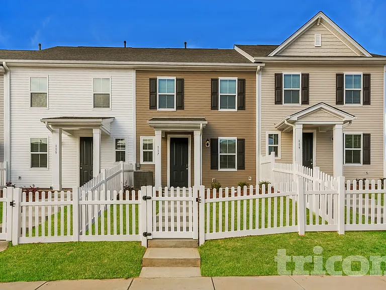 117 Red Oak Ct — Photo 1