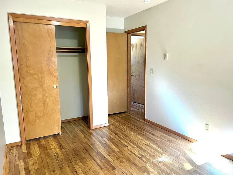 300 Lincoln St — Photo 12