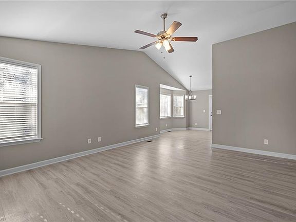 5th image of 38 Bragg Ln