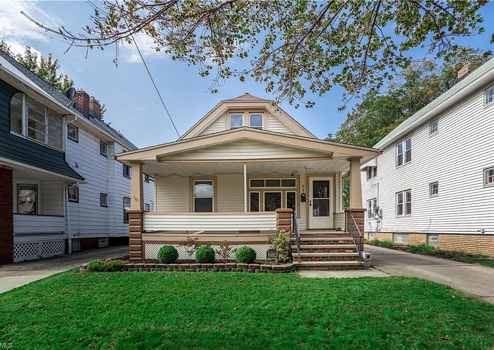 1st image of 2174 Clarence Ave