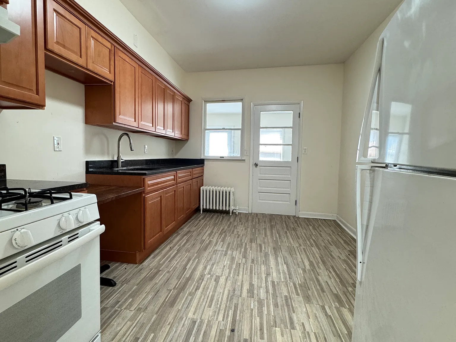 3 bed, 1100 sqft, $3,000 — Photo 4