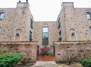 455 W Grant Pl APT 2, Chicago, IL 60614