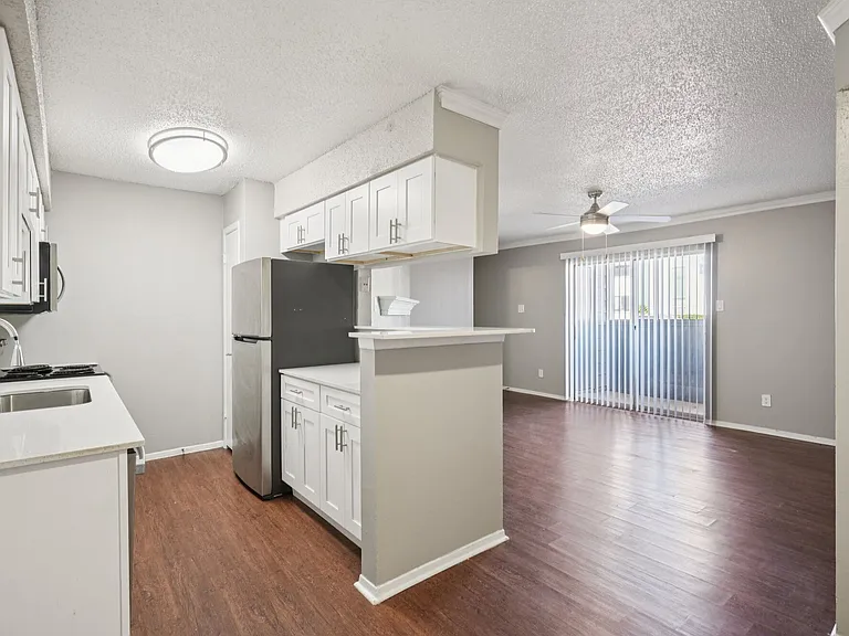 5644 Riverwalk Dr — Photo 26