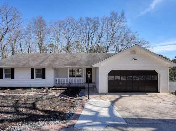 9075 Hayes Dr, Gainesville, GA 30506