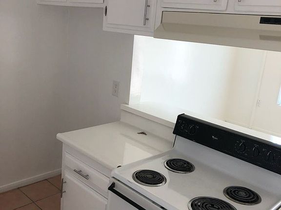 4th image of 650 Linden Ave APT 12