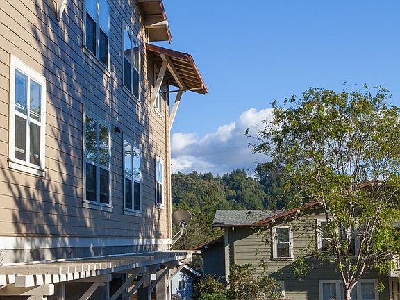 2nd image of 612 Acorn Ct