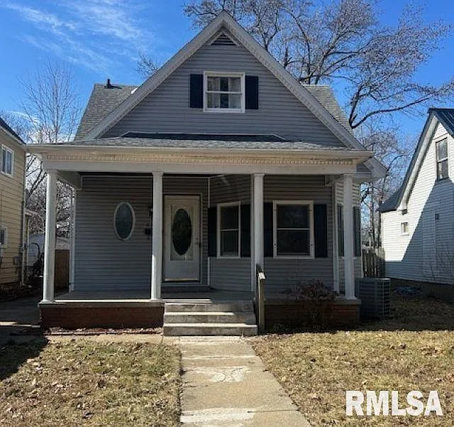 221 N State St photo 1