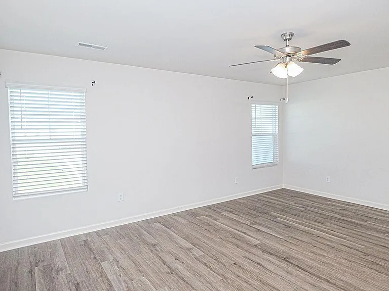 121 Maple Spring Trl — Photo 11