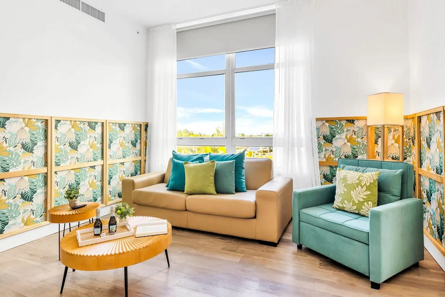 1 bed, 1.0 bath, 742 sqft, $2,604 — Photo 3