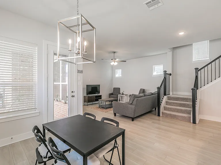 6113 Kendrick Mews — Photo 9