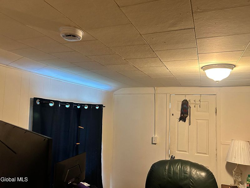 3rd image of 902 Draper Avenue