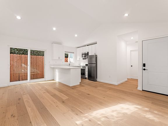 4th image of 21228 Velicata St