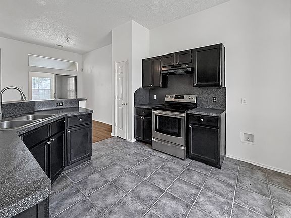 5th image of 2708 Crystal Falls Dr