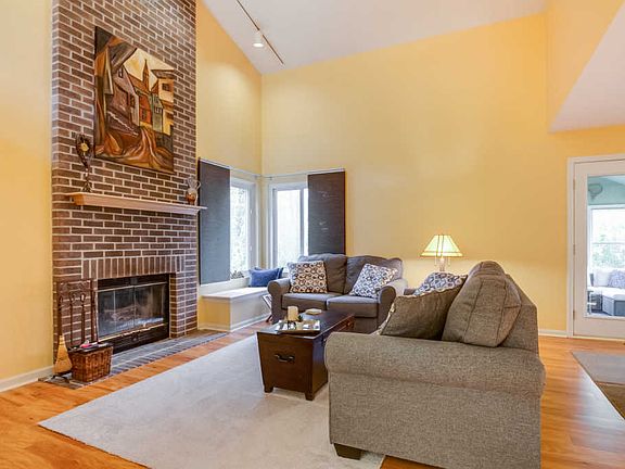 3rd image of 762 Waterview Dr