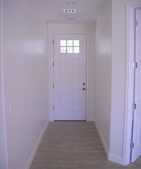 909 E Orange Dr — Photo 6