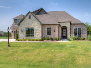 18604 E Persimmon Ln, Owasso, OK 74055