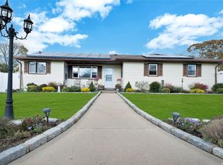 7 Rugby Dr, Shirley, NY 11967