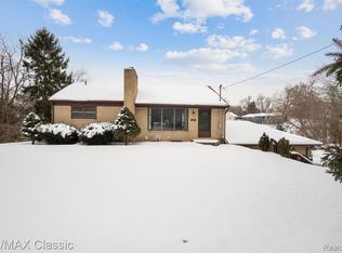 1900 N Duck Lake Rd, Highland, MI 48356