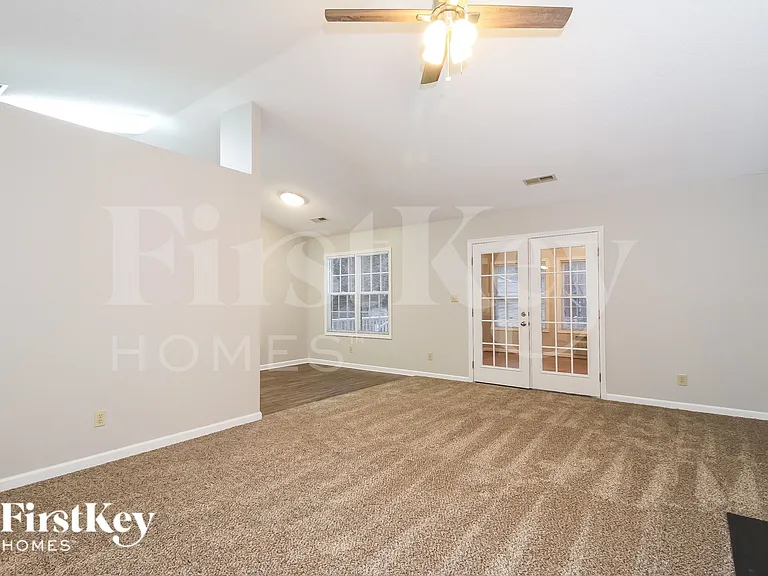 2055 Ardmore Village Ln — Photo 6