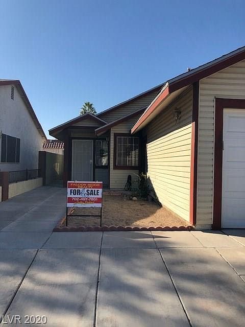 2nd image of 872 Shrubbery Ln