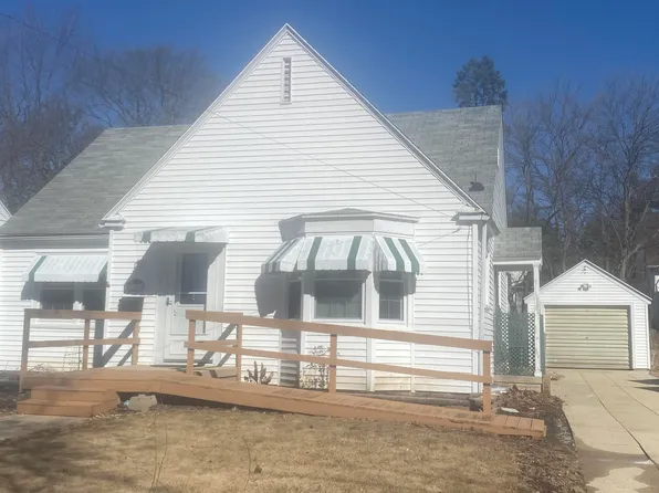 1154 W Harrison St, Freeport, IL 61032