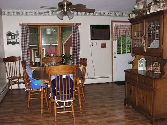 Diningroom w/ newer flooring