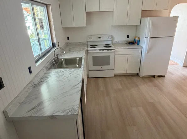 80 Granite St #201, Biddeford, ME 04005