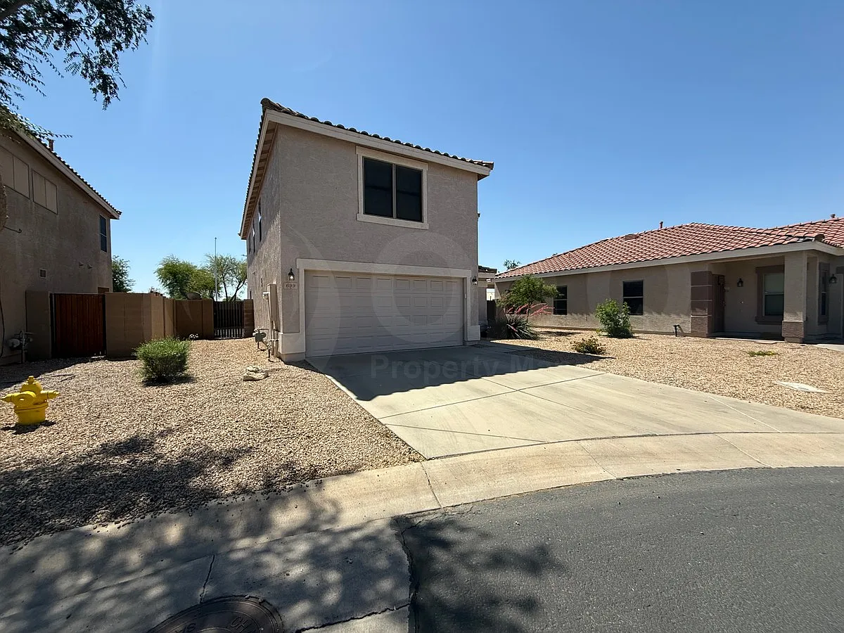 3 bed, 2.5 bath, 1824 sqft, $2,275 — Photo 2
